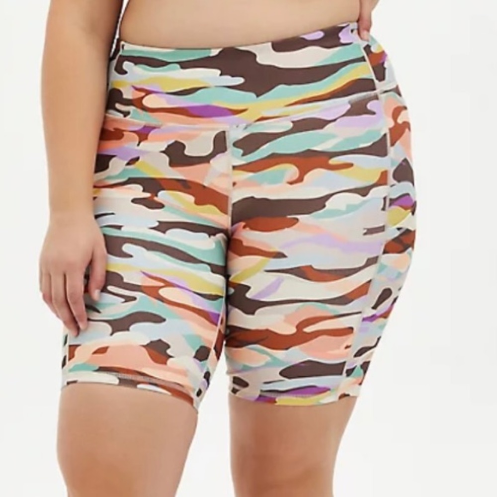 Torrid Women’s Plus Size Multi Camo Active Wicking Bike Short Size 1X